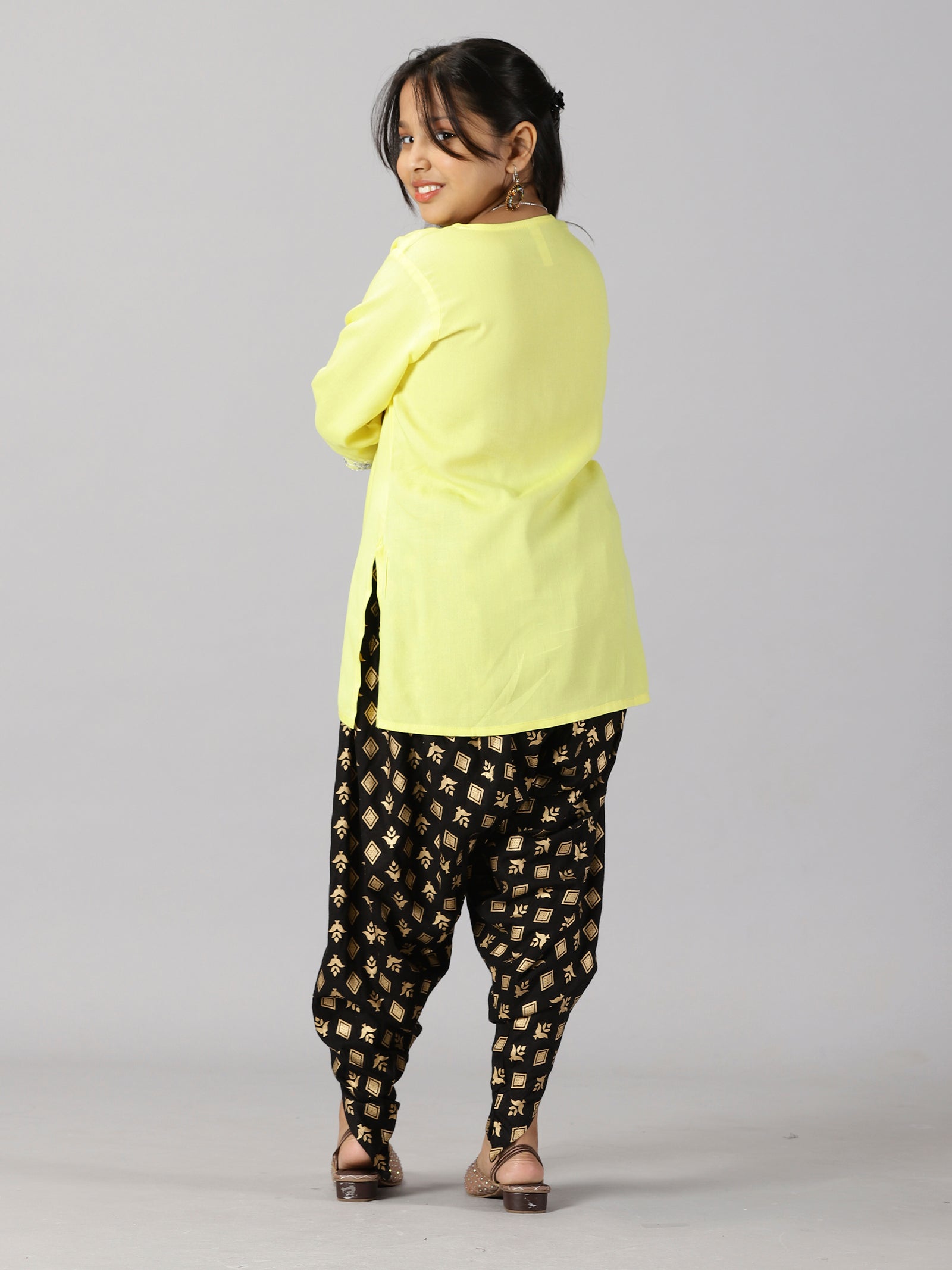 Girls 3/4Th Sleeve Short Kurta & Printed Patiala Pant Set