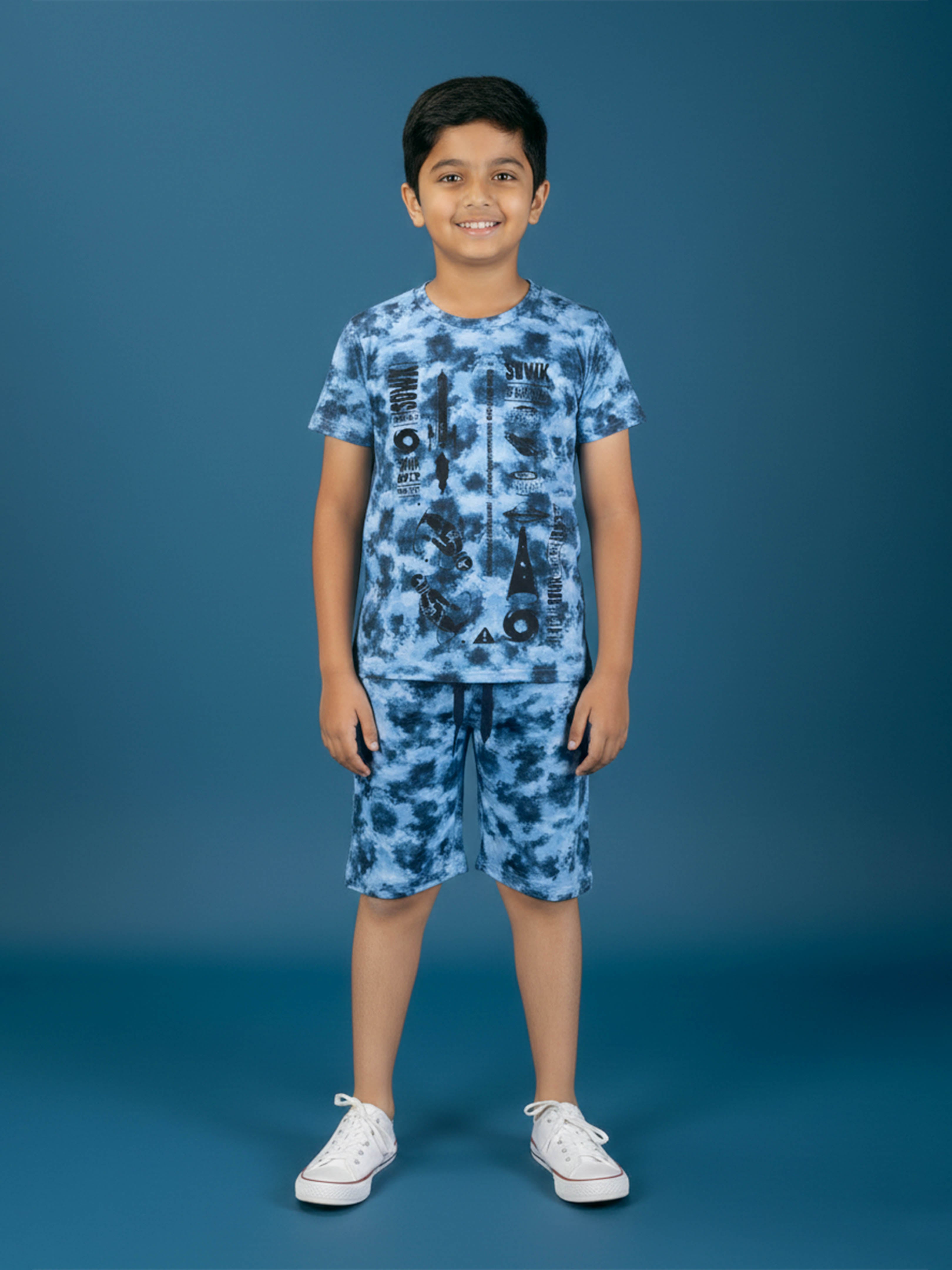 Kiddopanti Boys Cotton Tie & Dye Printed T-Shirt With Chest Print & Knee Length Shorts Set