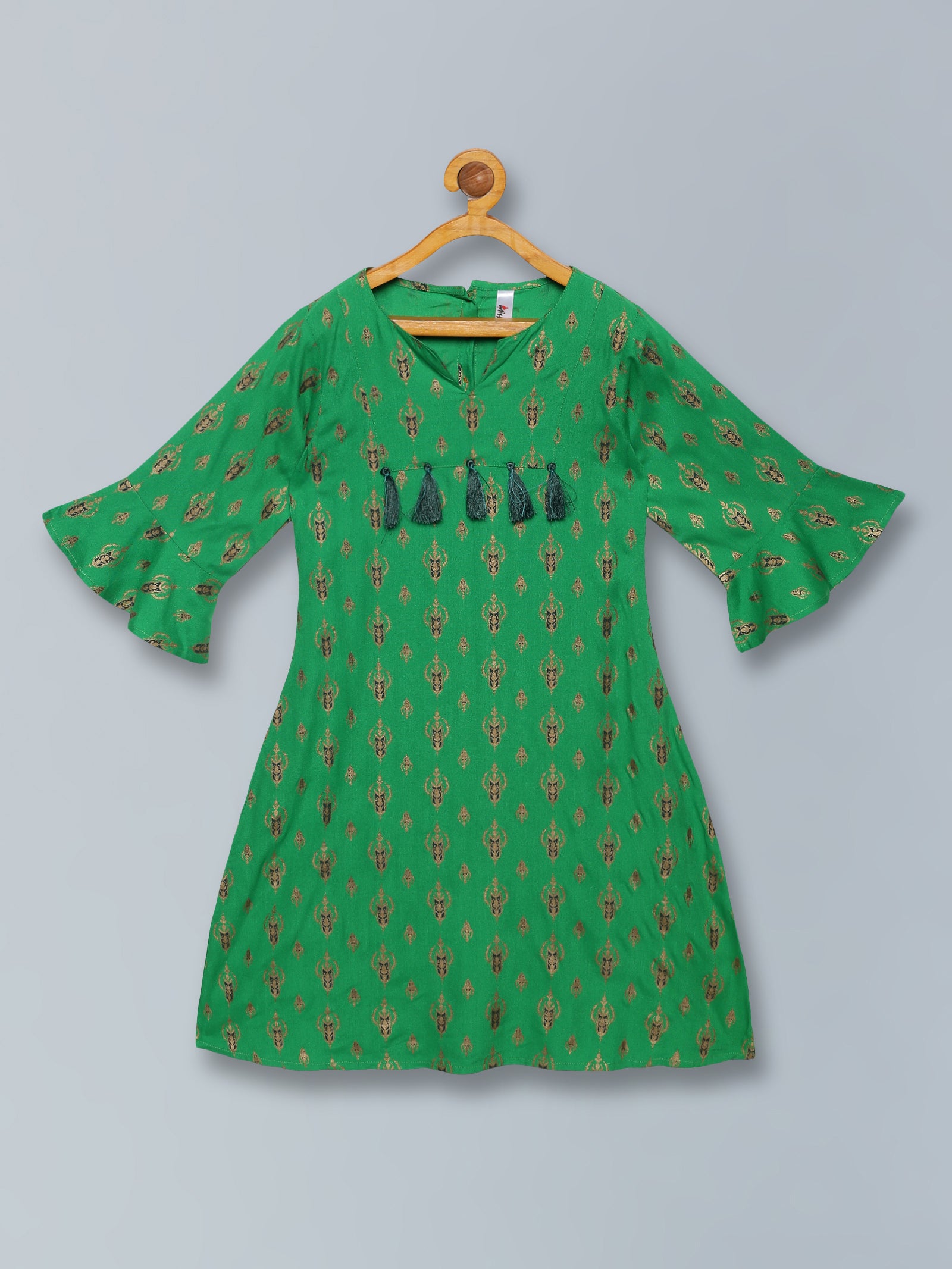 Girls Tassel Yoke Ethnic Kurta & Solid Lycra Legging Set