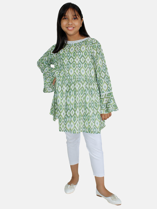 Girls Flared Sleeve Kurta & Solid Capri Legging Set