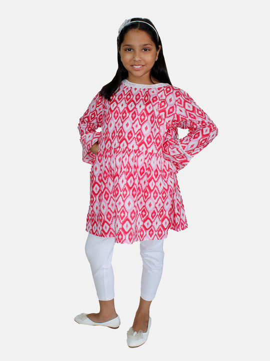 Girls Flared Sleeve Kurta & Solid Capri Legging Set