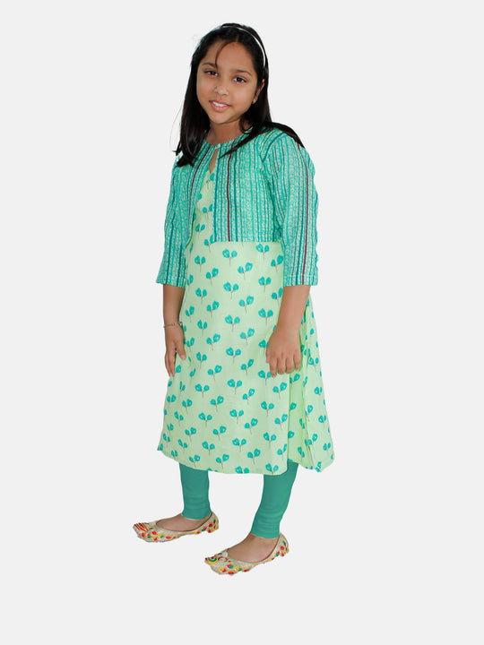 Girls Sleeveless Kurta with Crop Shrug & Solid Legging Set