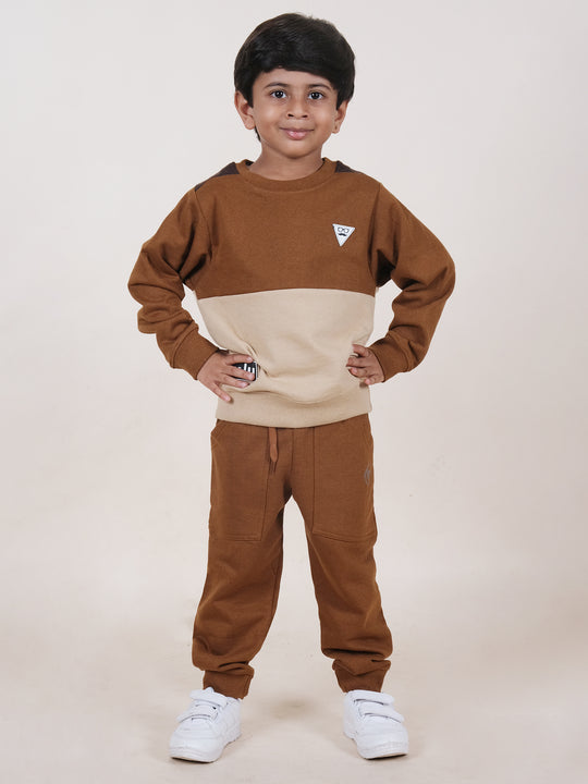 Boys Fleece Full Sleeves Cut And Sew Detailed Sweatshirt With Jogger