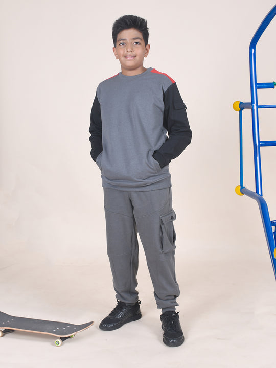 Boys Fleece Full Sleeves Pocket Detailed Cut & Sew Sweatshirts With Joggers Set