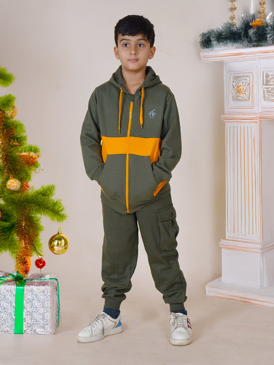 Boys Fleece Full Sleeves Front Zip Up Cut And Sew Hooded Sweatshirt With Joggers