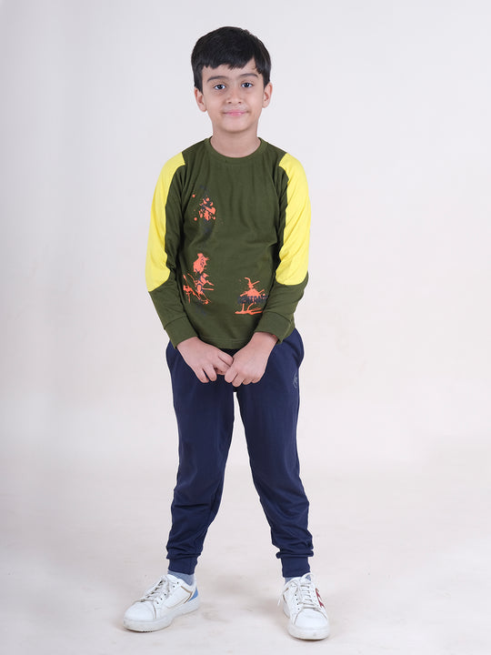 Boys Cotton Full Sleeves Printed Tee With Joggers Set