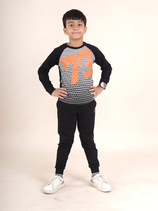 Boys Cotton Full Sleeves Printed Tee With Joggers Set