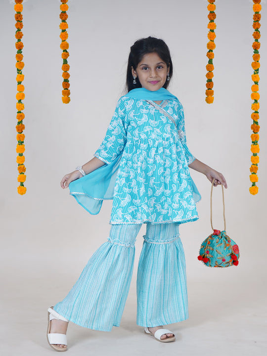 Girls Cotton Three-Fourth Sleeves Flower Printed Kurta Sharara Dupatta With Potli Set