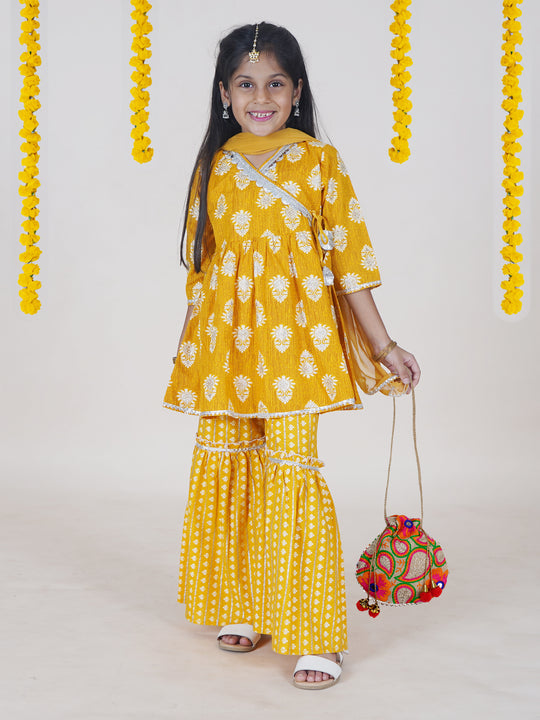 Girls Cotton Three-Fourth Sleeves Flower Printed Kurta Sharara Dupatta With Potli Set