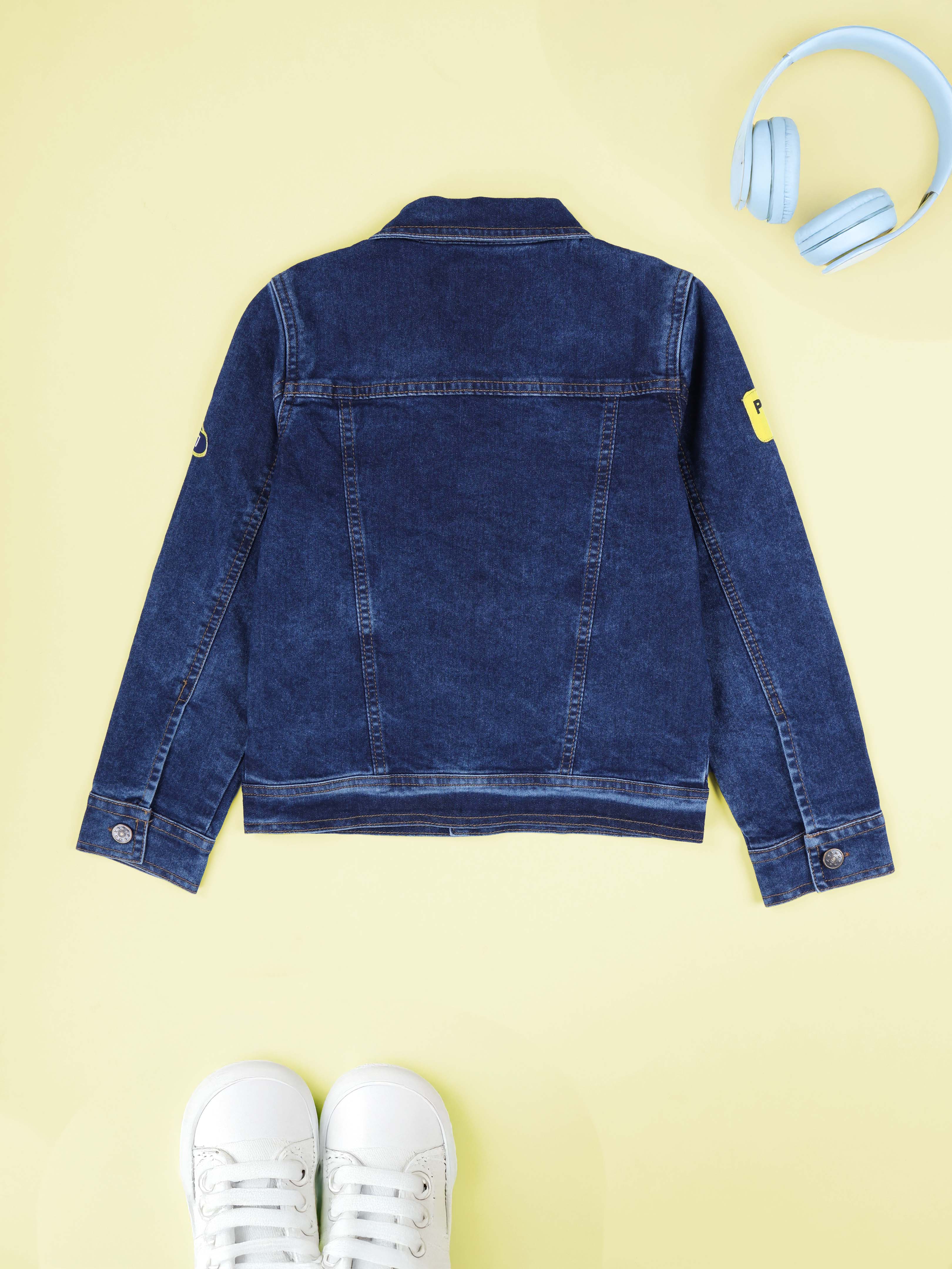 KiddoPanti Boys Full Sleeve Collar Neck Denim Jacket With MultiBadge
