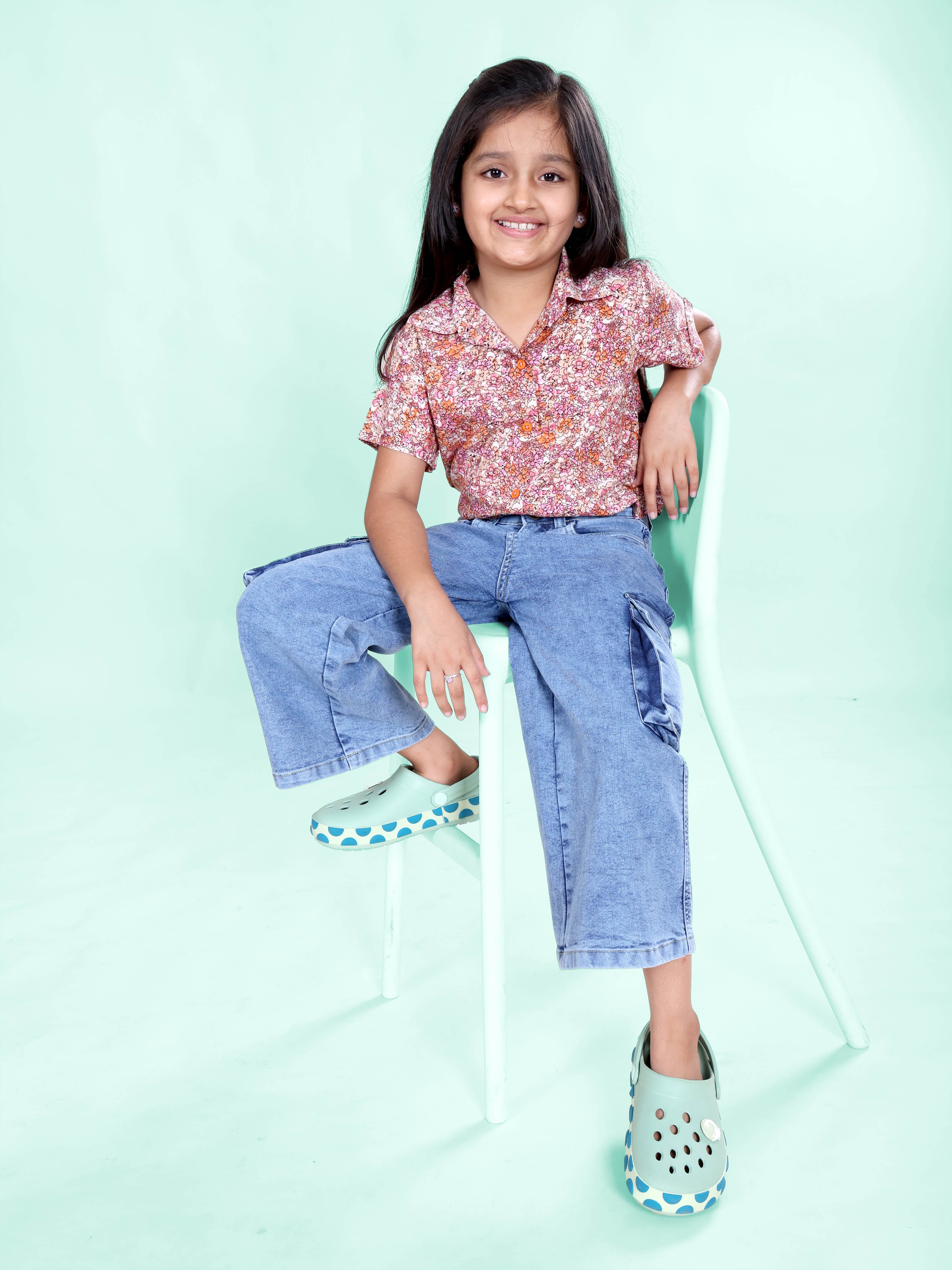 Girls Rayon Woven Half Sleeves Floral Printed Front Knot Tie Up Shirt & Denim Woven Flared Solid Utility Cargo Jeans Co Ord Set