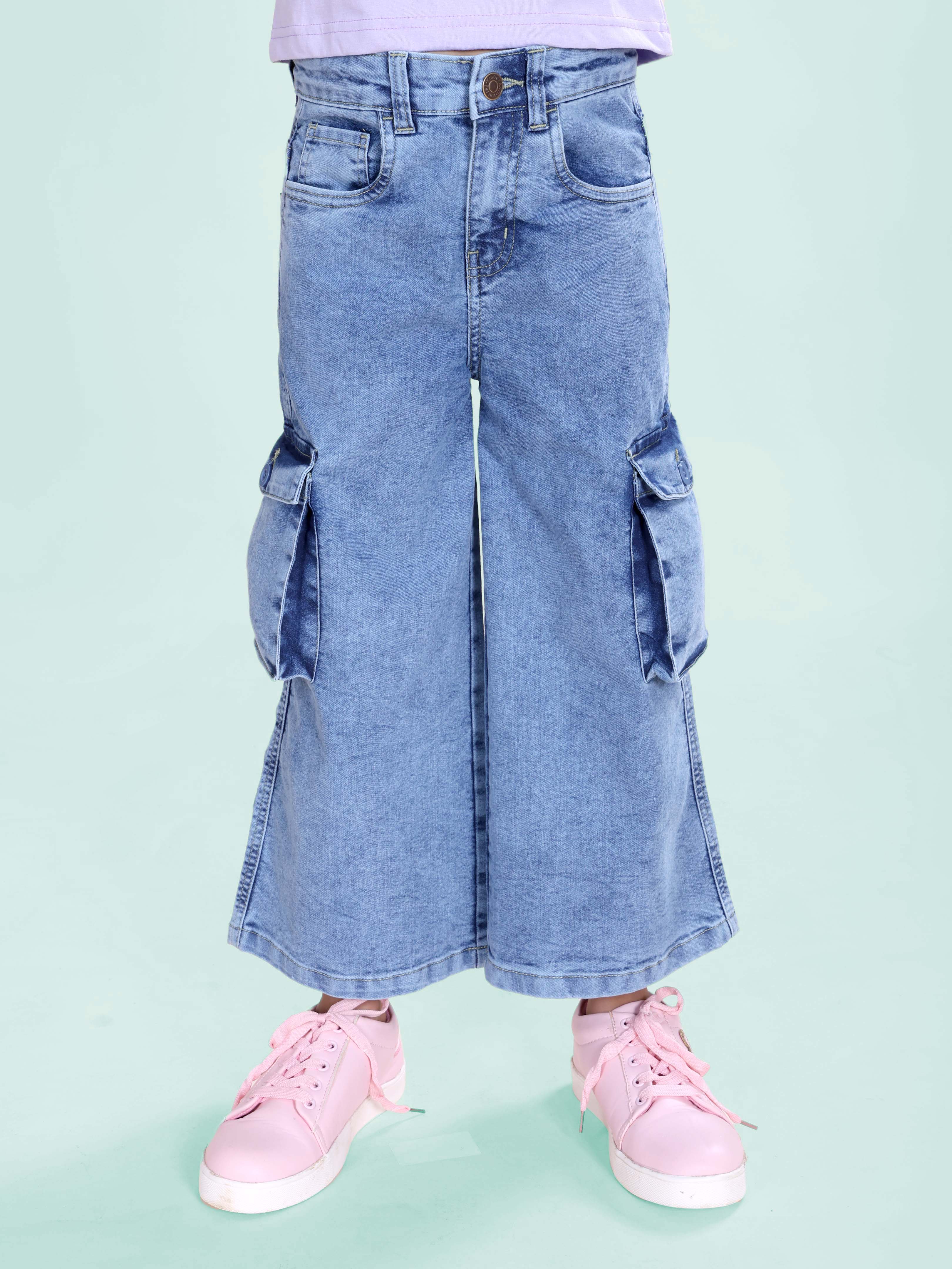Girls Rayon Woven Half Sleeves Floral Printed Front Knot Tie Up Shirt & Denim Woven Flared Solid Utility Cargo Jeans Co Ord Set