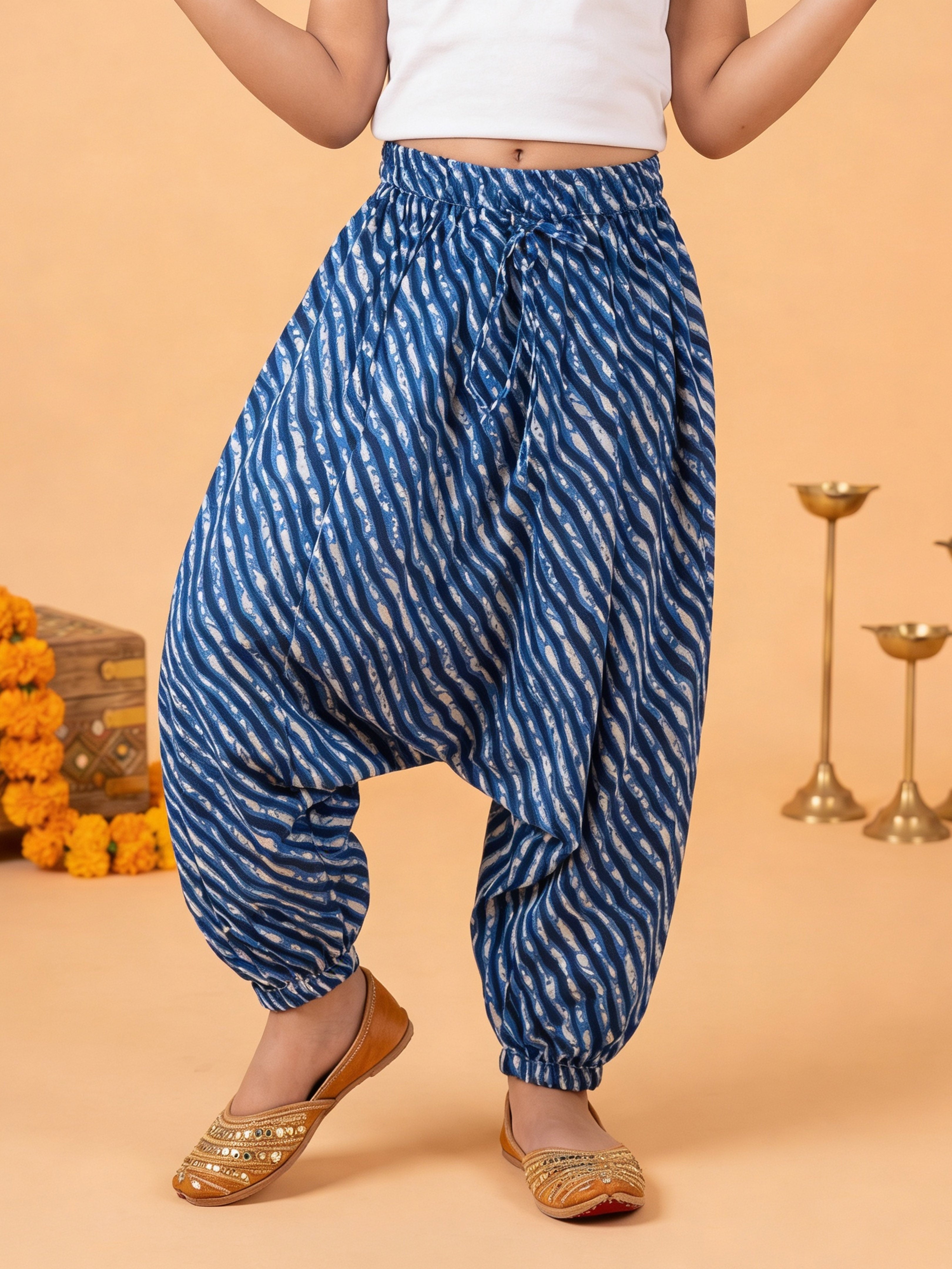 Kiddopanti Girls Cotton All Over Wavy Stripes Printed Jodhpuri Pant