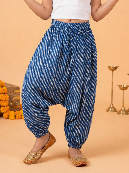 Kiddopanti Girls Cotton All Over Wavy Stripes Printed Jodhpuri Pant