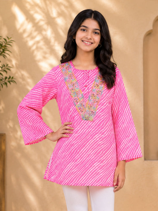 Kiddopanti Girls Polyester Georgette Leheriya Print Kurta with Embroidered Yoke Lace