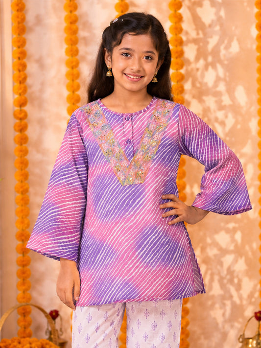 Kiddopanti Girls Georgette Full Sleeves Leheriya Print Kurta with Embroidered Yoke Lace