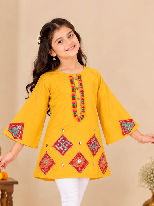 Kiddopanti Girls Rayon Woven Flared Sleeves Geometric Applique A-Line Short Kurti with Button Placket