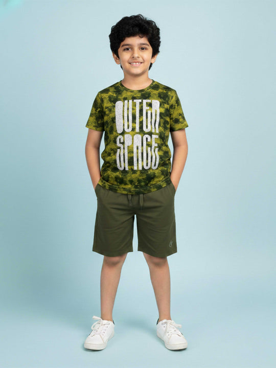 Kiddopanti Boys 100% Cotton Tie and Dye Printed T-Shirt With Chest Print & Knee length Short Set