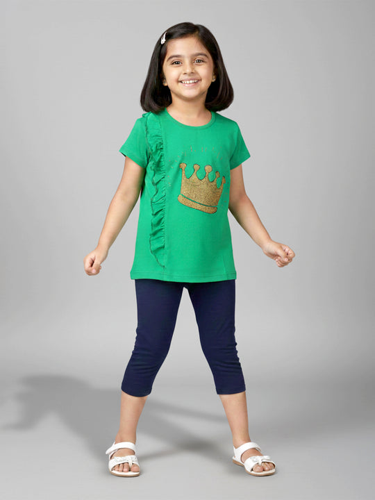 Kiddopanti Girls Half Sleeve Printed Tee With Side Frill & Solid Capri Legging Set