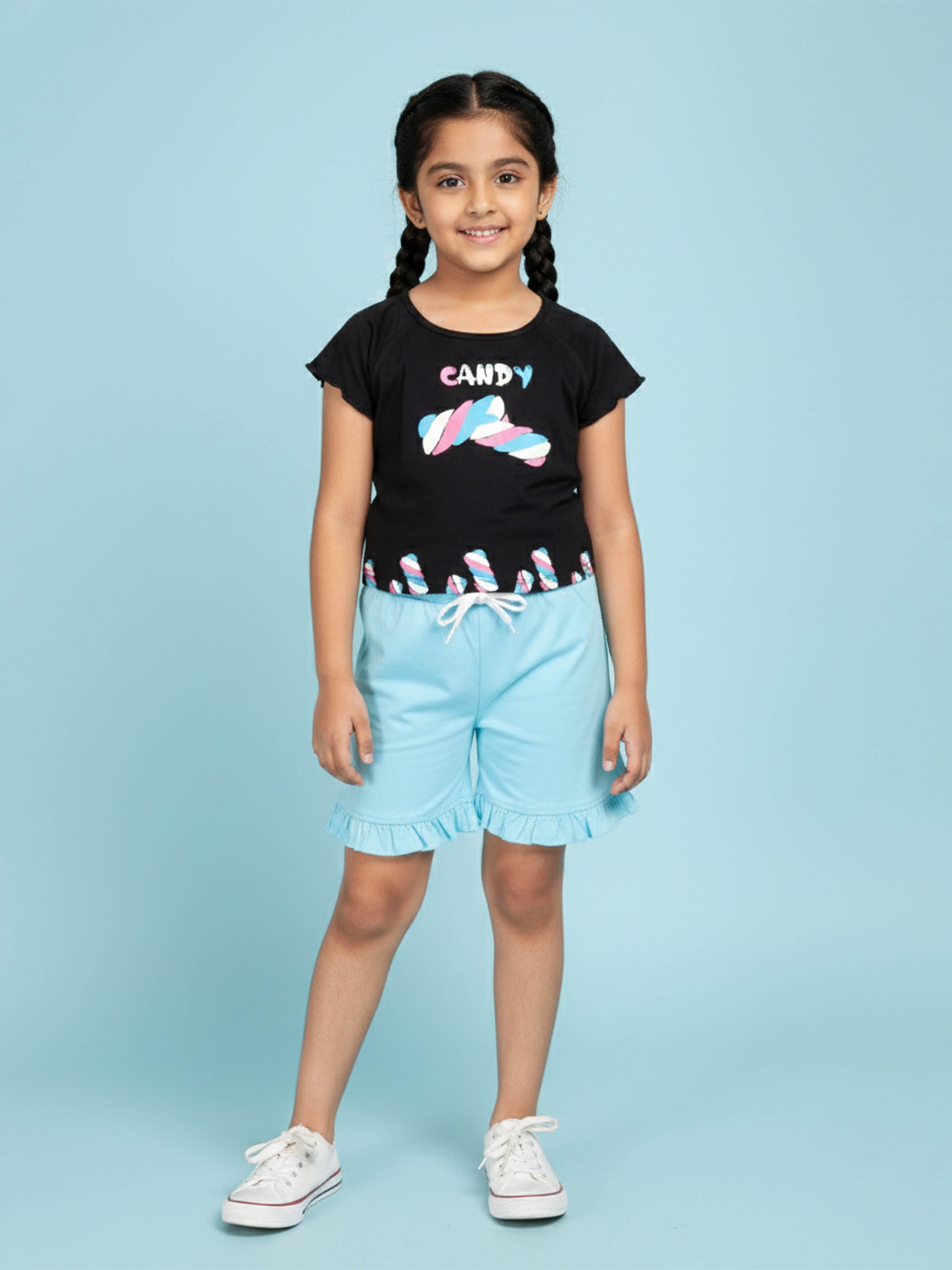 Kiddopanti Girls Printed Raglan Sleeve Tee & Bottom Hem Frill Shorts Set